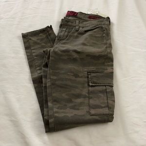 NWT Lucky Brand Charlie Skinny Camo Cargo Jeans